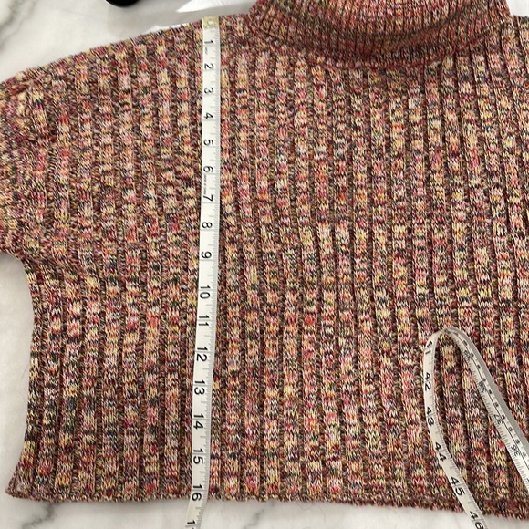 Bundle 2 for $15😀 Forever 21 Cropped Sweater - Picture 7 of 11